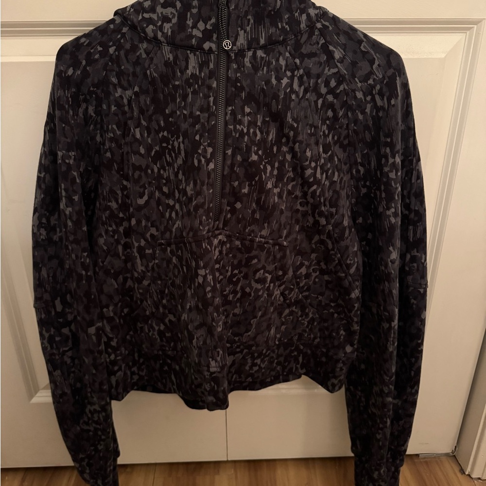 Women's Black Lululemon scuba top